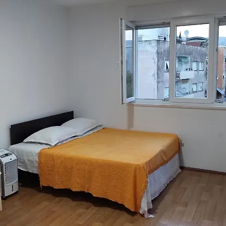 With Private Toilet And Terrace In Center In Shared 스플리트