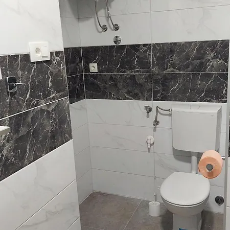 Apartmán With Private Toilet And Terrace In Center In Shared *