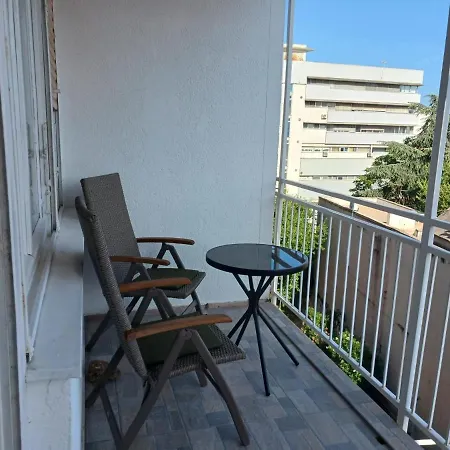 With Private Toilet And Terrace In Center In Shared Lejlighed Split